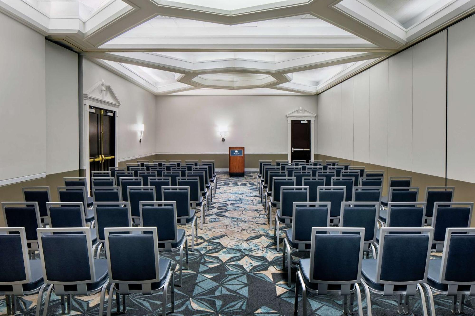 Doubletree By Hilton Nashua Hotel Екстериор снимка
